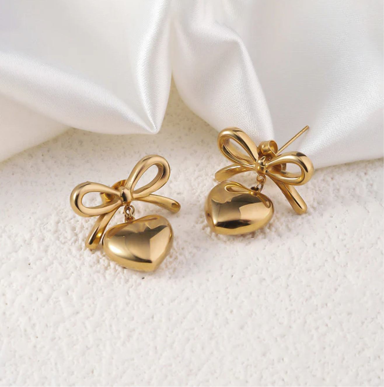 Lil Bow Heart Earrings (Anti Tarnish)